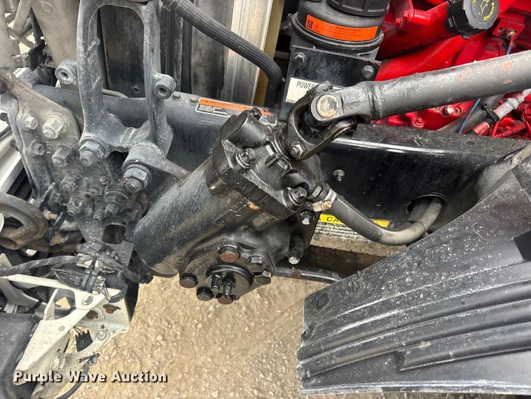 image for item DW6735 2013 Volvo VNL semi truck