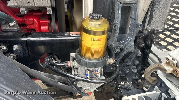 image for item DW6735 2013 Volvo VNL semi truck