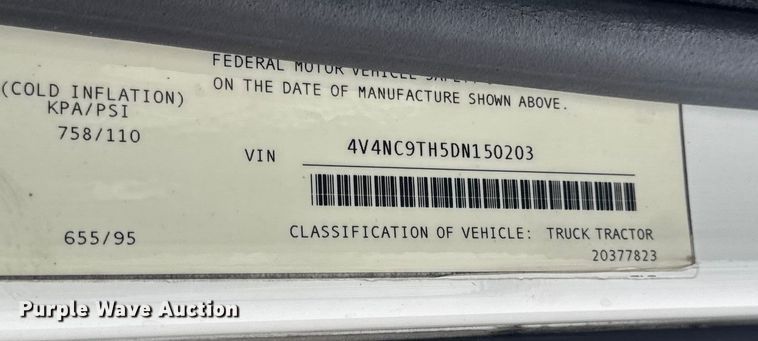 image for item DW6735 2013 Volvo VNL semi truck