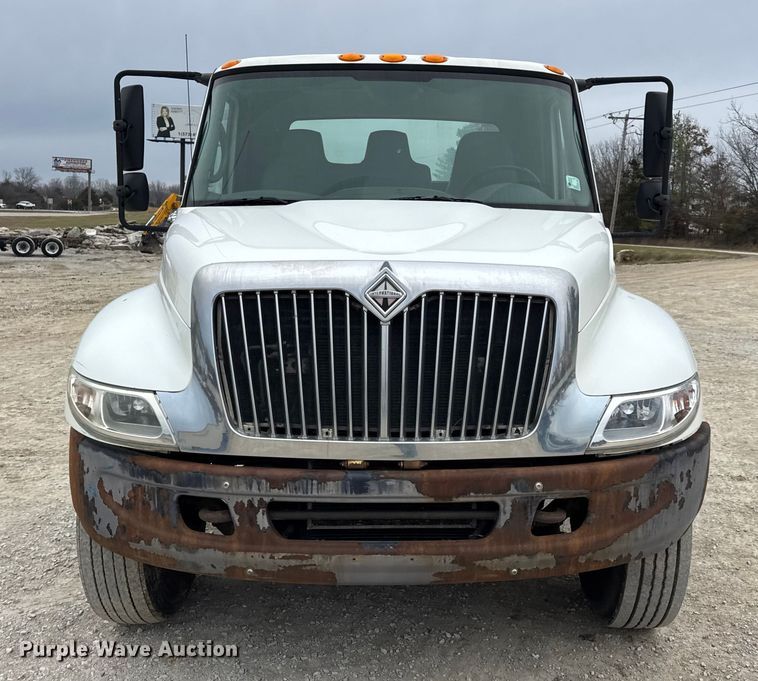 image for item DW6736 2007 International 4300 truck cab and chassis