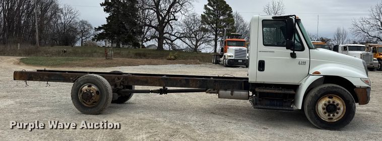 image for item DW6736 2007 International 4300 truck cab and chassis