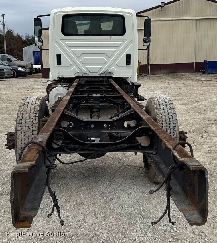 image for item DW6736 2007 International 4300 truck cab and chassis