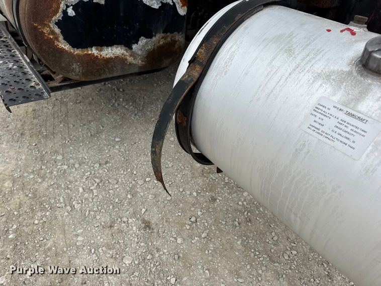 image for item DW6736 2007 International 4300 truck cab and chassis