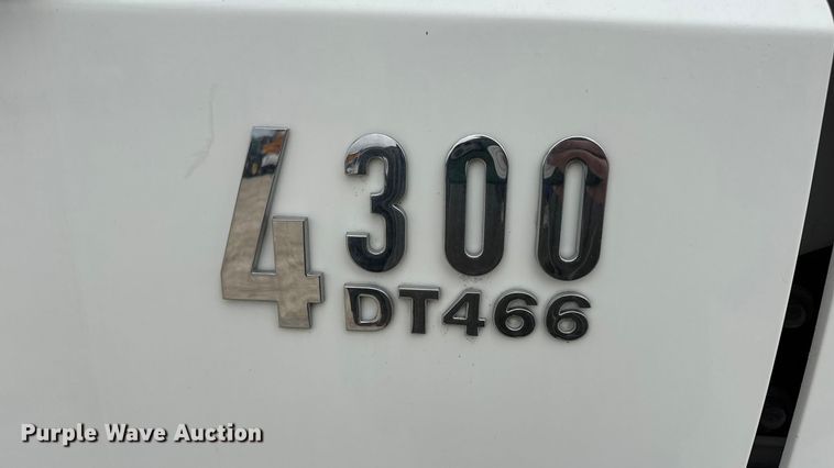 image for item DW6736 2007 International 4300 truck cab and chassis