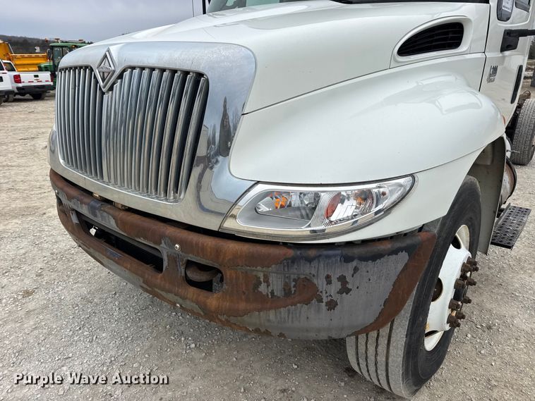 image for item DW6736 2007 International 4300 truck cab and chassis