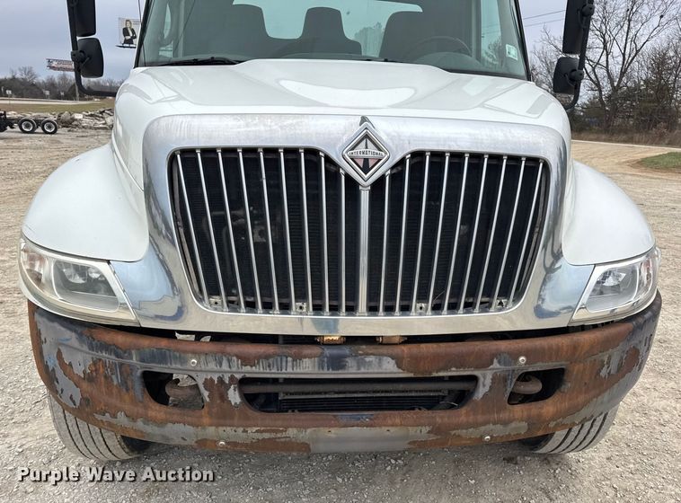 image for item DW6736 2007 International 4300 truck cab and chassis