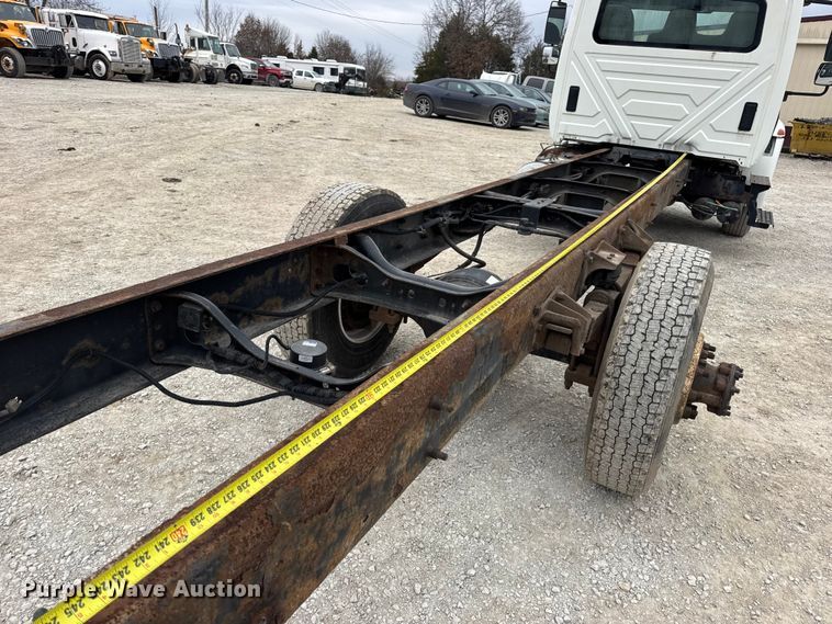 image for item DW6736 2007 International 4300 truck cab and chassis