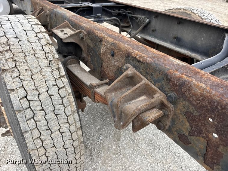 image for item DW6736 2007 International 4300 truck cab and chassis