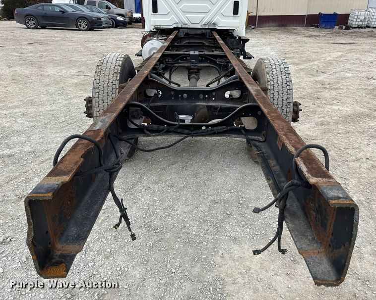 image for item DW6736 2007 International 4300 truck cab and chassis