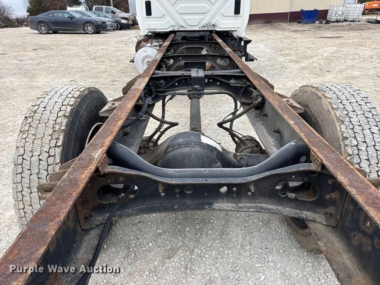 image for item DW6736 2007 International 4300 truck cab and chassis