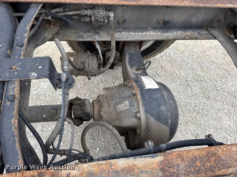 image for item DW6736 2007 International 4300 truck cab and chassis