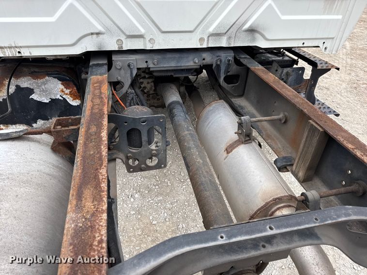 image for item DW6736 2007 International 4300 truck cab and chassis