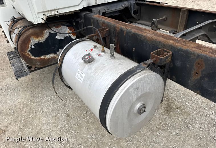 image for item DW6736 2007 International 4300 truck cab and chassis