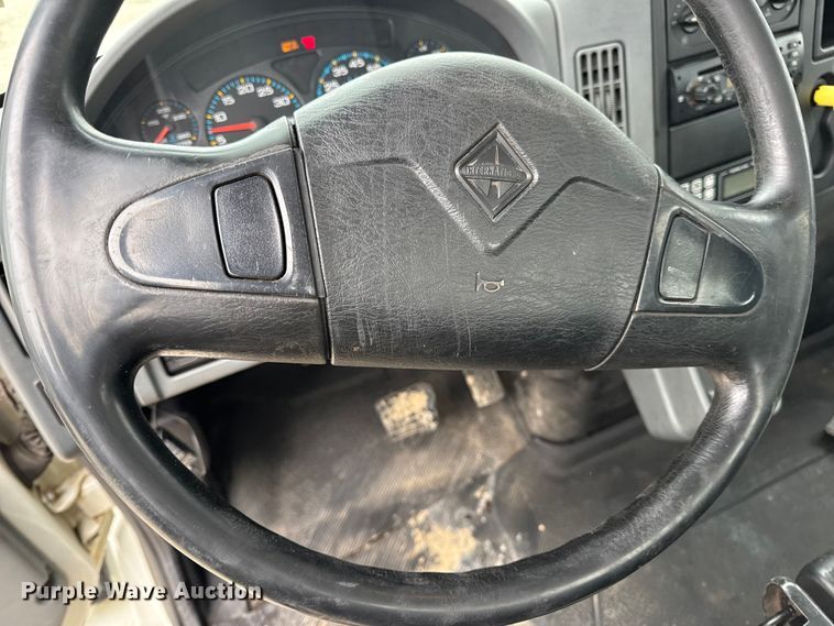 image for item DW6736 2007 International 4300 truck cab and chassis