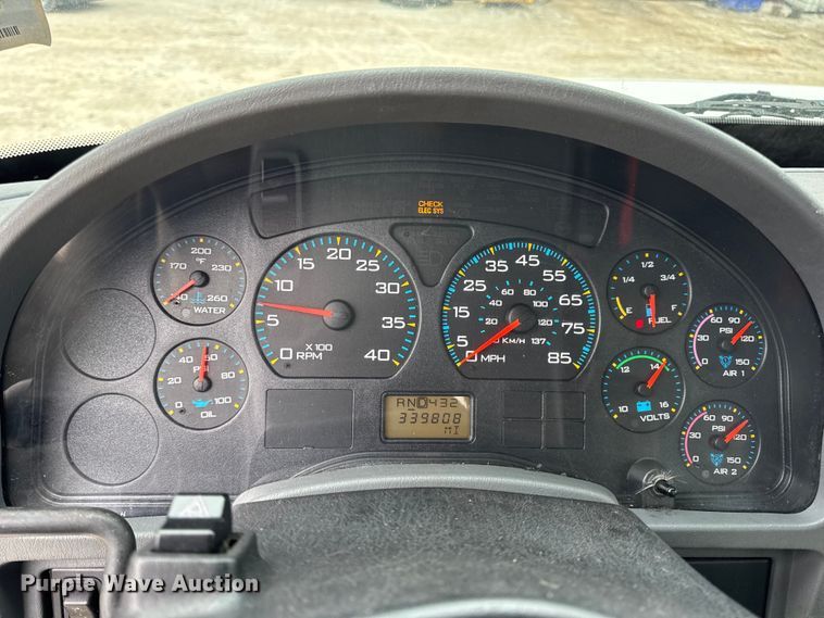 image for item DW6736 2007 International 4300 truck cab and chassis