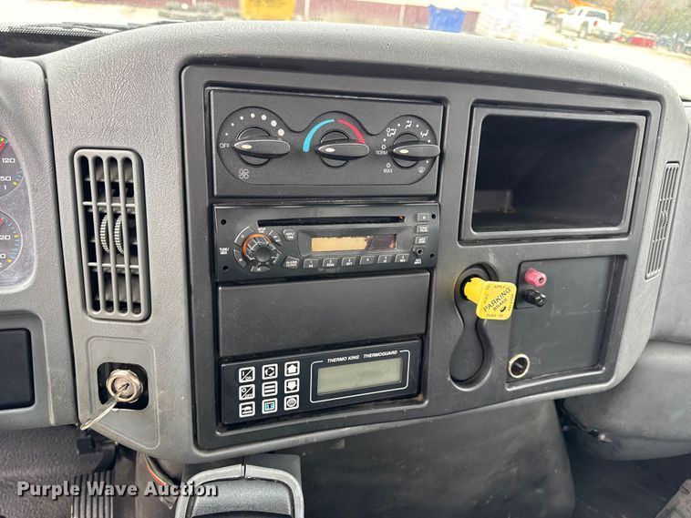 image for item DW6736 2007 International 4300 truck cab and chassis