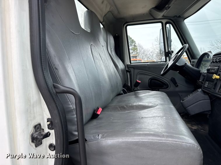 image for item DW6736 2007 International 4300 truck cab and chassis