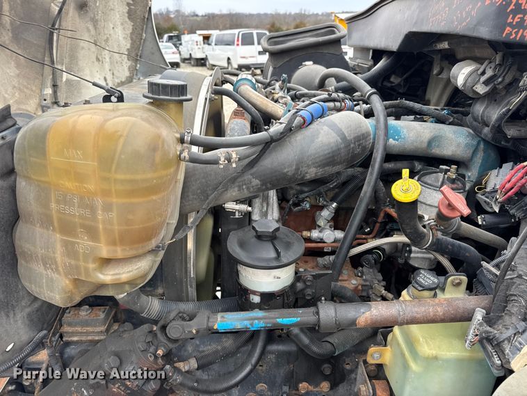 image for item DW6736 2007 International 4300 truck cab and chassis