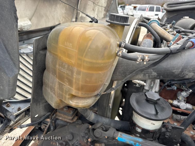 image for item DW6736 2007 International 4300 truck cab and chassis