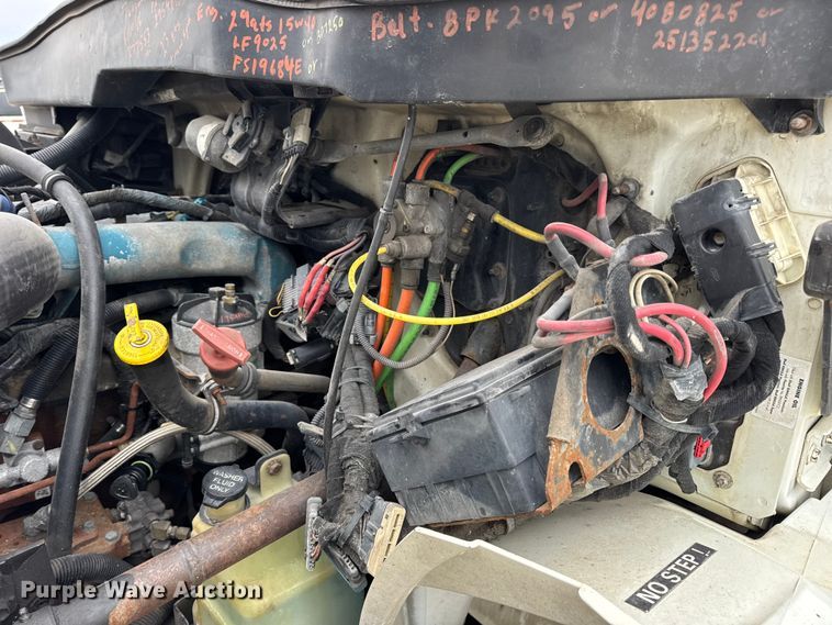 image for item DW6736 2007 International 4300 truck cab and chassis