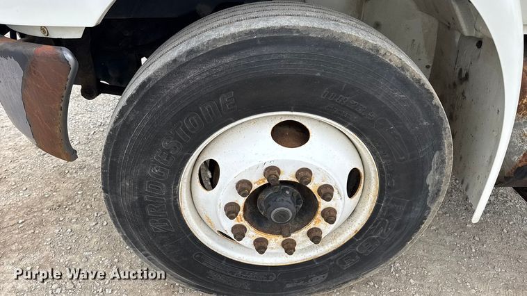 image for item DW6736 2007 International 4300 truck cab and chassis