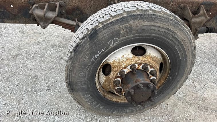 image for item DW6736 2007 International 4300 truck cab and chassis