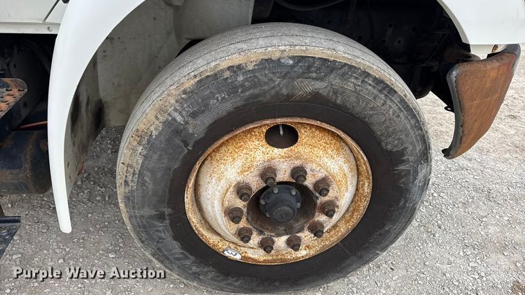 image for item DW6736 2007 International 4300 truck cab and chassis