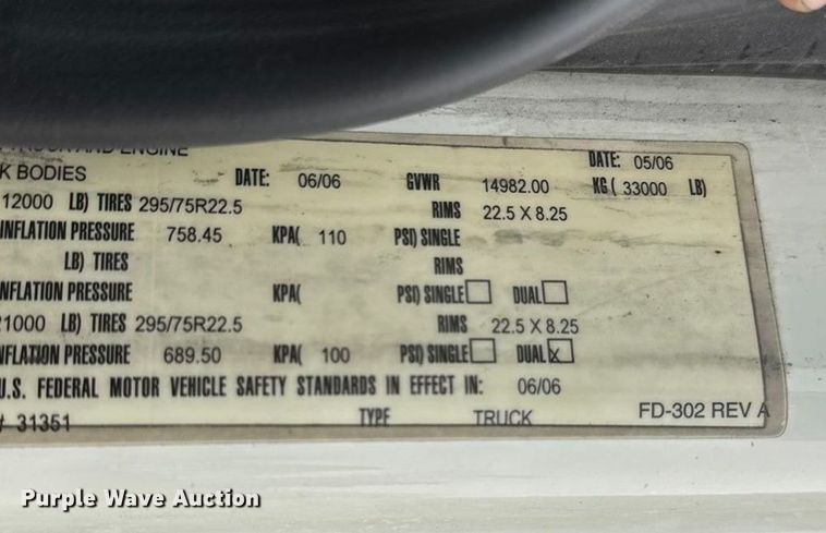 image for item DW6736 2007 International 4300 truck cab and chassis