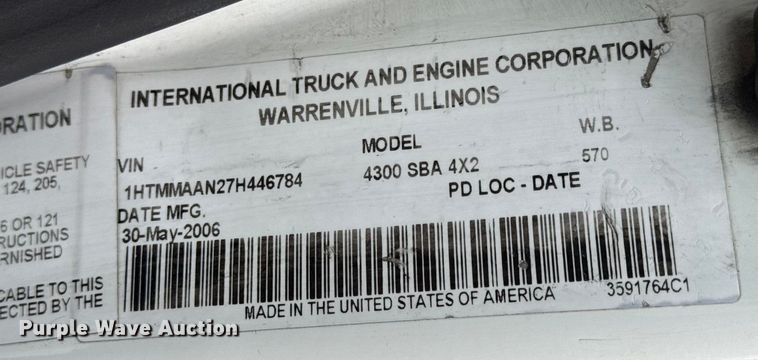 image for item DW6736 2007 International 4300 truck cab and chassis