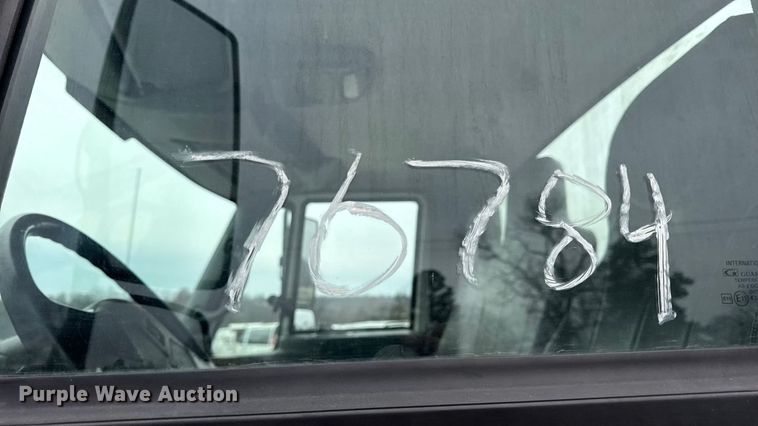 image for item DW6736 2007 International 4300 truck cab and chassis