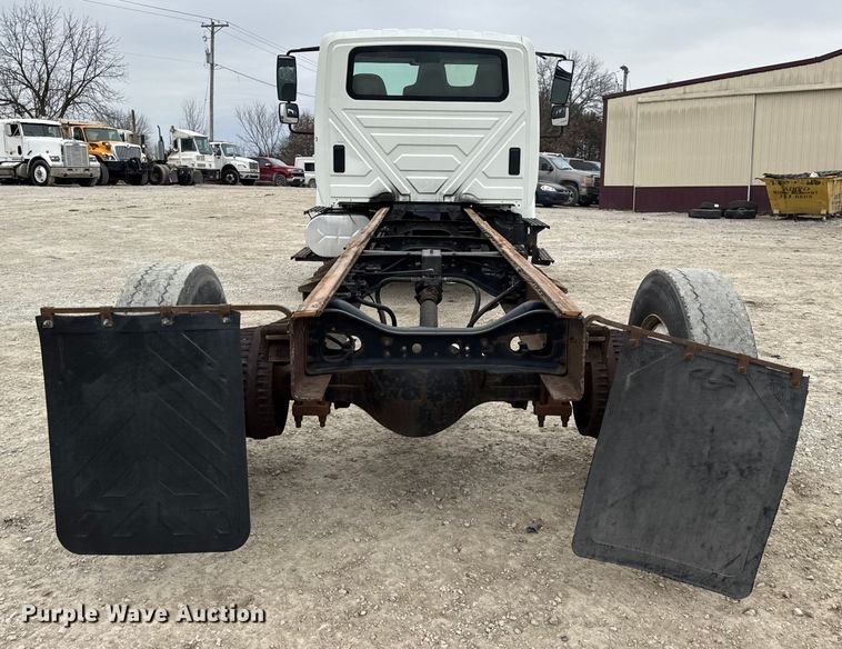 image for item DW6737 2006 International 4300 truck cab and chassis