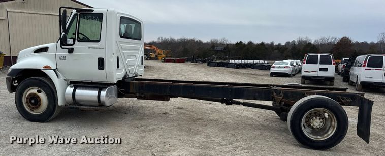 image for item DW6737 2006 International 4300 truck cab and chassis