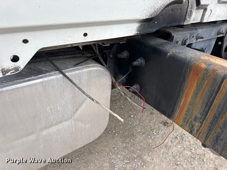 image for item DW6737 2006 International 4300 truck cab and chassis