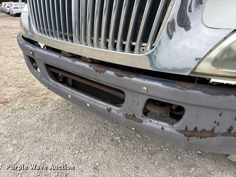 image for item DW6737 2006 International 4300 truck cab and chassis