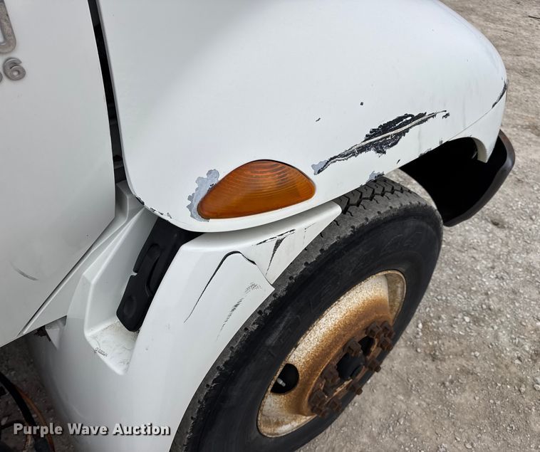 image for item DW6737 2006 International 4300 truck cab and chassis