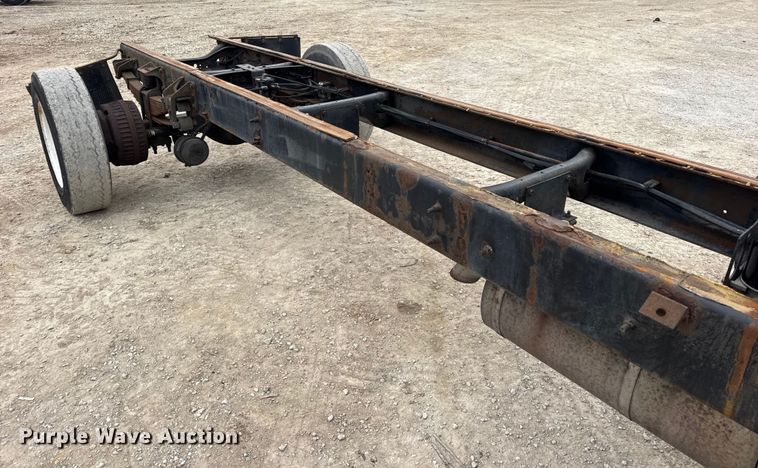 image for item DW6737 2006 International 4300 truck cab and chassis