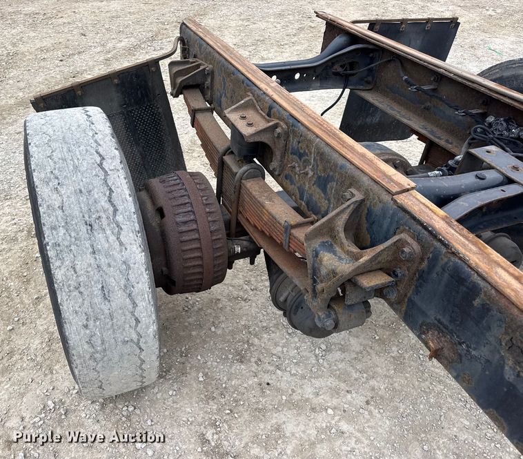 image for item DW6737 2006 International 4300 truck cab and chassis