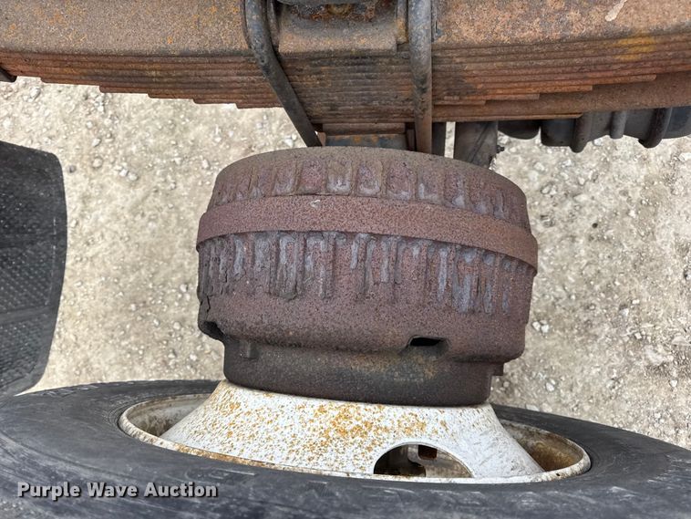 image for item DW6737 2006 International 4300 truck cab and chassis