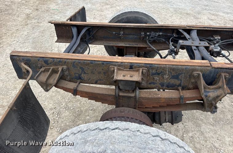 image for item DW6737 2006 International 4300 truck cab and chassis