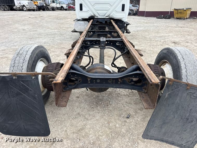 image for item DW6737 2006 International 4300 truck cab and chassis