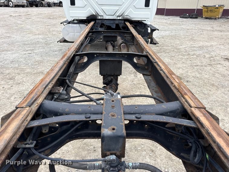 image for item DW6737 2006 International 4300 truck cab and chassis