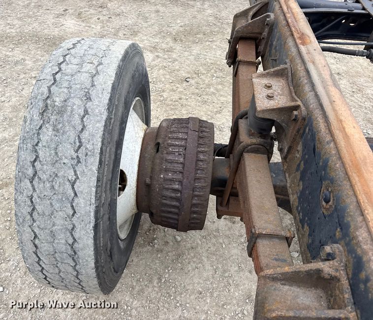 image for item DW6737 2006 International 4300 truck cab and chassis