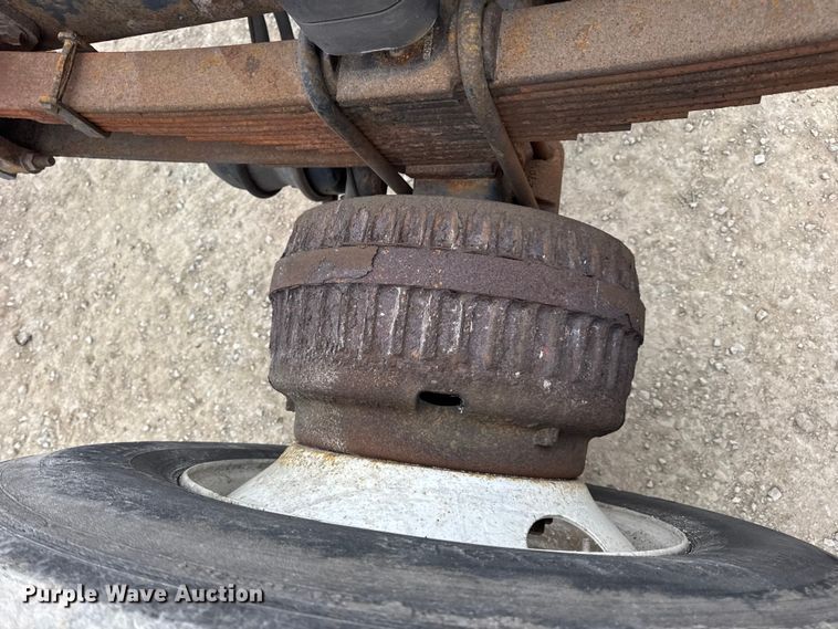 image for item DW6737 2006 International 4300 truck cab and chassis