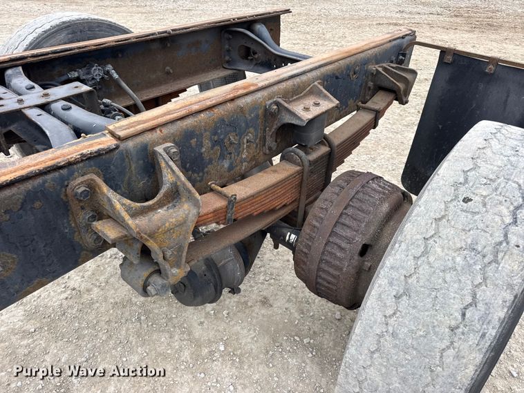 image for item DW6737 2006 International 4300 truck cab and chassis