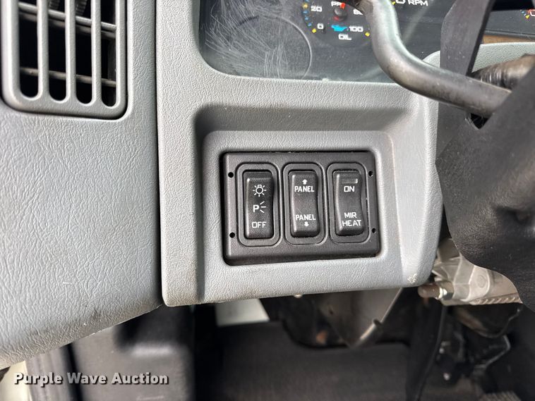 image for item DW6737 2006 International 4300 truck cab and chassis