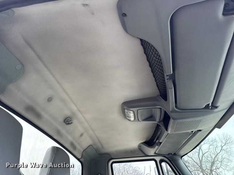 image for item DW6737 2006 International 4300 truck cab and chassis