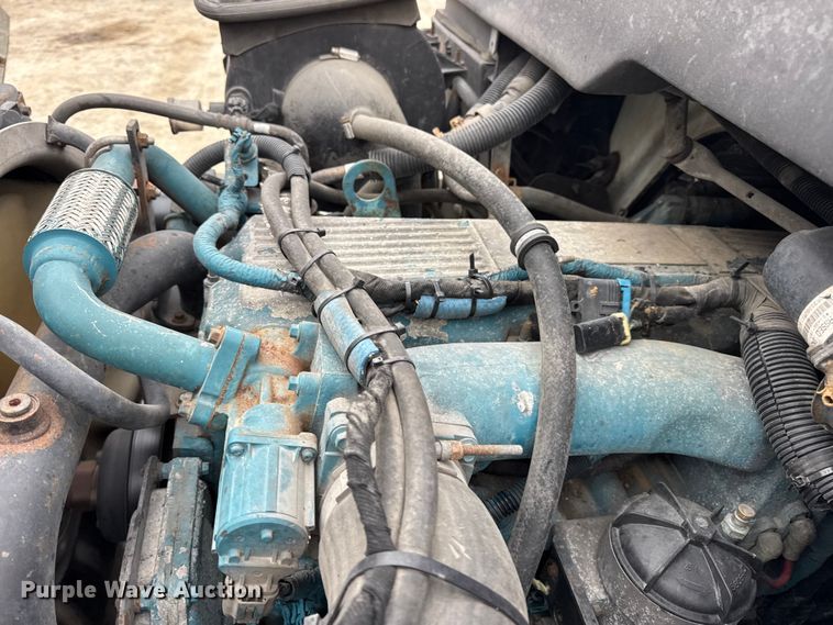 image for item DW6737 2006 International 4300 truck cab and chassis