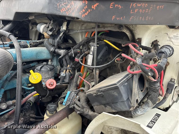 image for item DW6737 2006 International 4300 truck cab and chassis