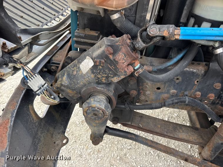 image for item DW6737 2006 International 4300 truck cab and chassis