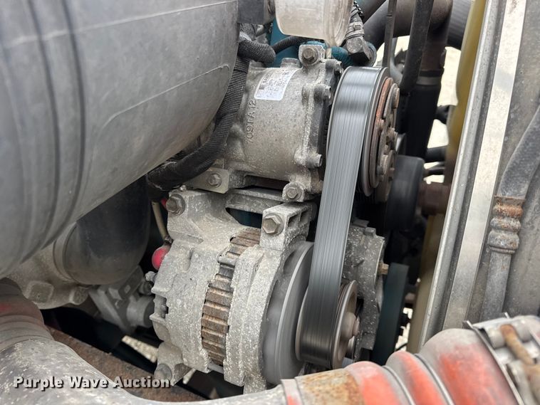 image for item DW6737 2006 International 4300 truck cab and chassis